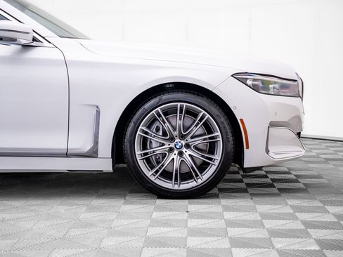 Used 2022 BMW 750Li xDrive AWD/4WD image 35