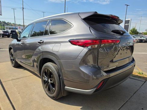Used 2022 Toyota Highlander XLE AWD/4WD image 7