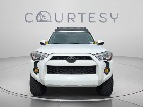 Used 2019 Toyota 4Runner SR5 AWD/4WD image 8