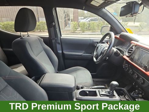 Used 2019 Toyota Tacoma TRD Sport image 9