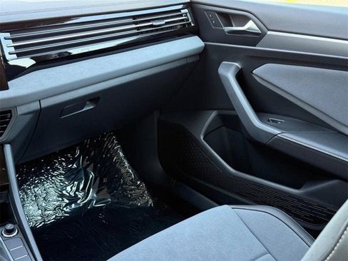 New 2025 Volkswagen Jetta SE image 10