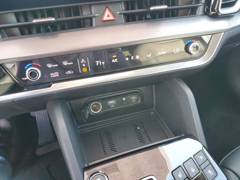 Used 2025 Kia Sportage SX AWD/4WD image 26