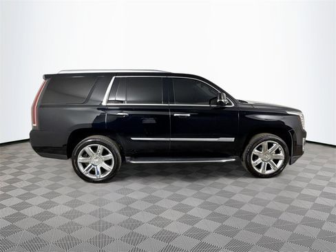 Used 2019 Cadillac Escalade Premium Luxury image 9