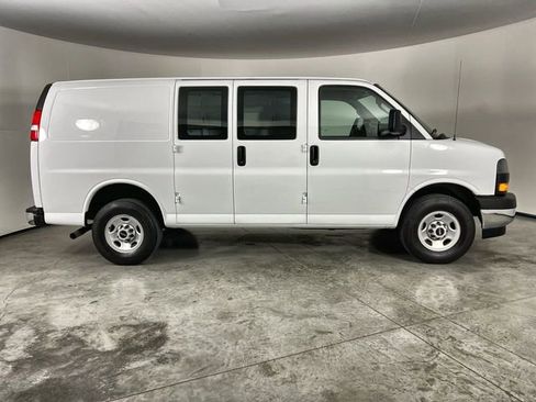 Used 2024 GMC Savana 2500 w/ Driver Convenience Package image 9