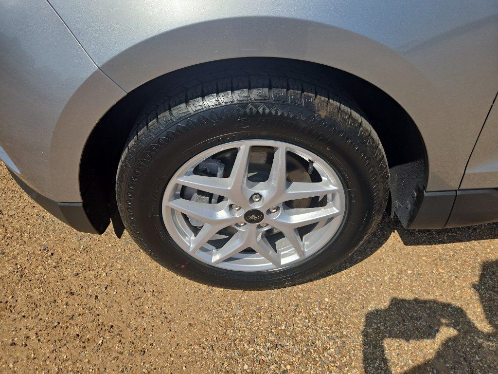 Used 2024 Ford Edge SEL AWD/4WD image 9