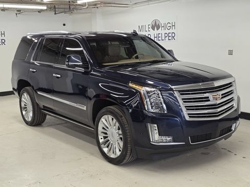 Used 2018 Cadillac Escalade Platinum AWD/4WD image 4