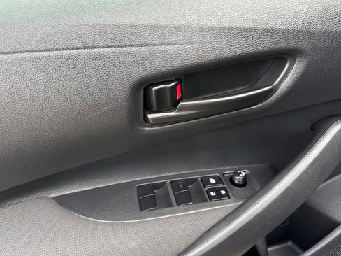 Used 2025 Toyota Corolla LE image 11