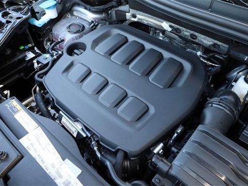 New 2025 Volkswagen Tiguan SE image 26