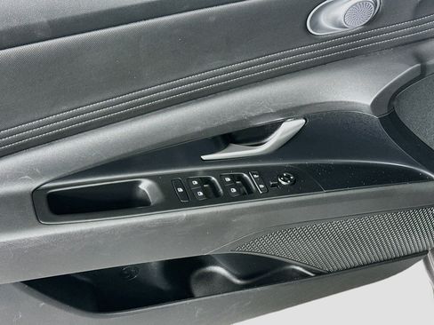 Used 2024 Hyundai Elantra Limited FWD image 15