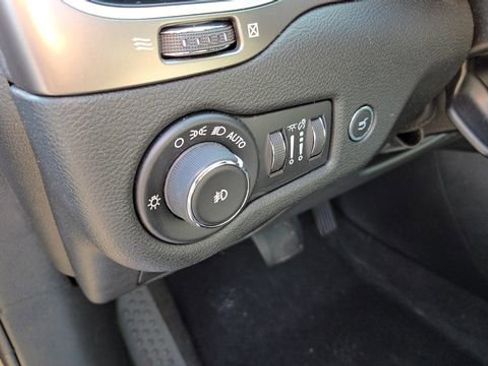 Certified 2020 Jeep Cherokee Limited image 11