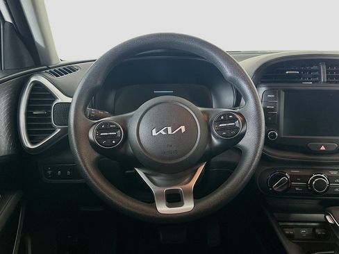 Used 2025 Kia Soul LX w/ LX Technology Package FWD image 18