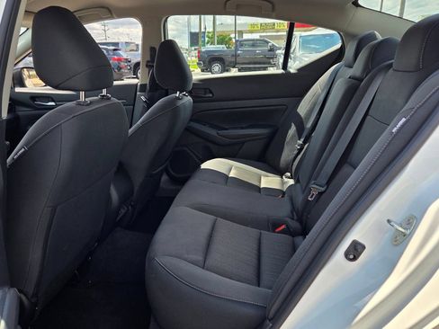 Used 2025 Nissan Altima 2.5 SV FWD image 6