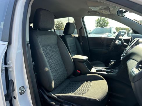 Used 2023 Chevrolet Equinox LT w/ LPO, Floor Liner Package image 8