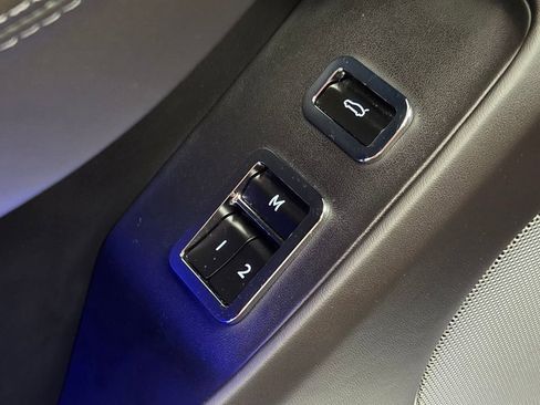 Certified 2023 Bentley Flying Spur V8 AWD/4WD image 41