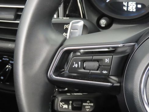 Certified 2026 Porsche Macan AWD/4WD image 19