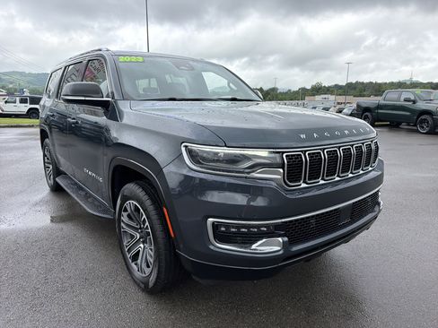 Used 2023 Jeep Wagoneer 4WD w/ Premium Group I image 3