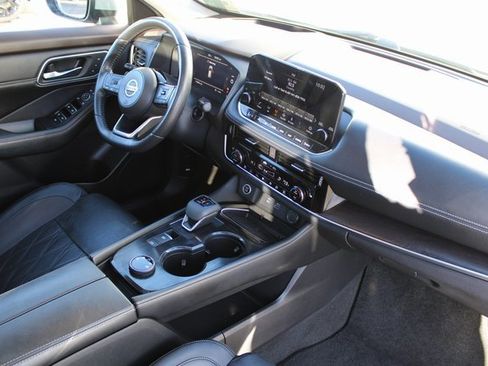 Used 2021 Nissan Rogue Platinum image 18