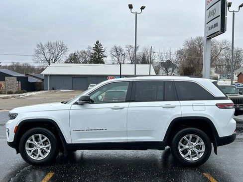 Used 2023 Jeep Grand Cherokee Limited w/ Luxury Tech Group II image 6