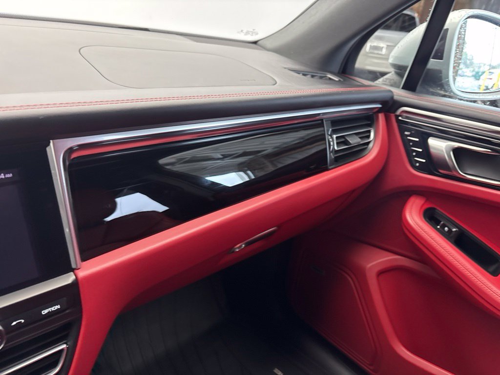 Certified 2020 Porsche Macan AWD/4WD image 34