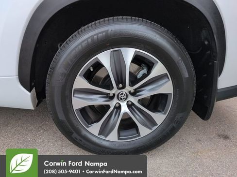 Used 2023 Toyota Highlander XLE AWD/4WD image 31