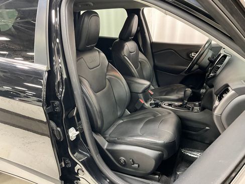 Used 2019 Jeep Cherokee Limited AWD/4WD image 9