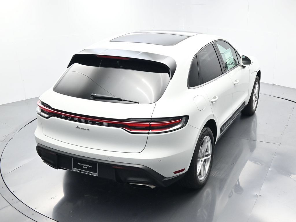 Certified 2025 Porsche Macan AWD/4WD image 36