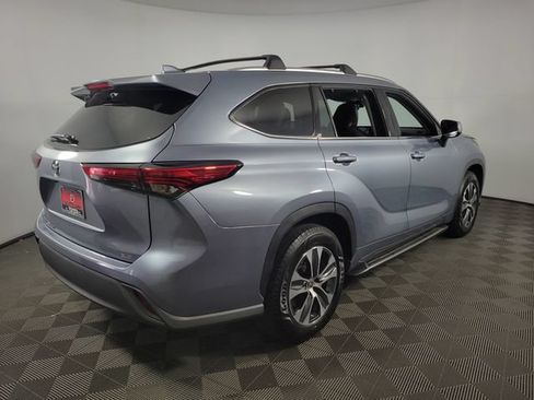Used 2021 Toyota Highlander XLE FWD image 8