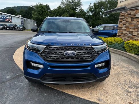 Used 2021 Ford Explorer XLT w/ Equipment Group 202A AWD/4WD image 2
