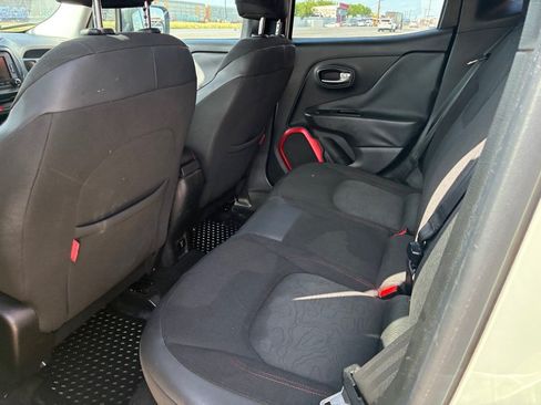 Used 2016 Jeep Renegade Trailhawk AWD/4WD image 19