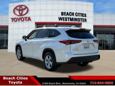 Used 2021 Toyota Highlander L FWD image 8