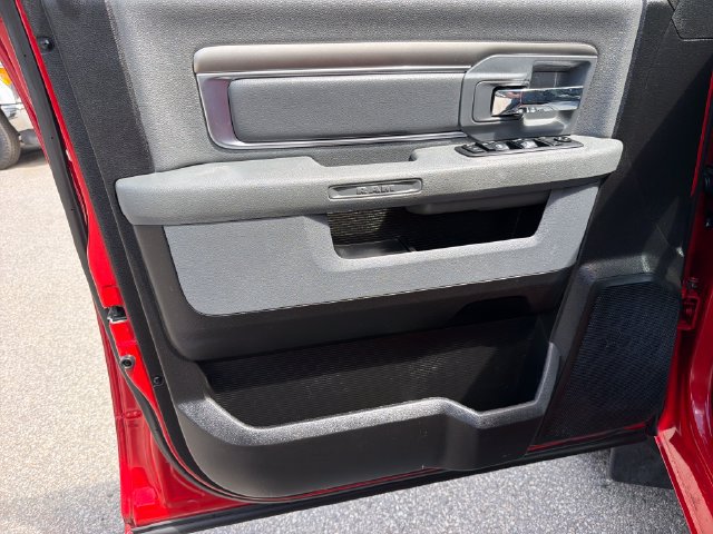 Used 2019 RAM 1500 Classic SLT AWD/4WD image 12