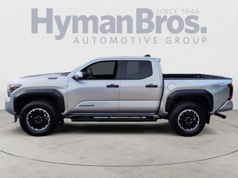 Used 2024 Toyota Tacoma TRD Off-Road AWD/4WD image 6