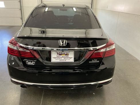 Used 2016 Honda Accord Touring image 5