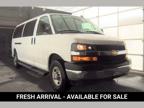 Used 2025 Chevrolet Express 3500 LT w/ LT Preferred Equipment Group RWD image 1