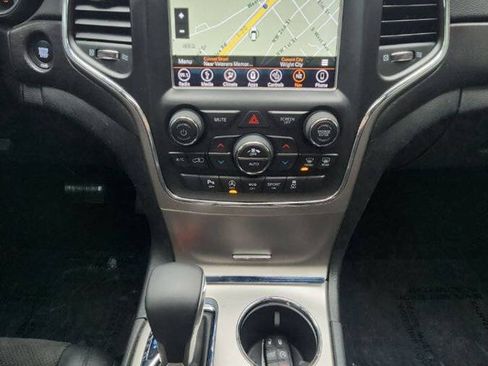 Used 2018 Jeep Grand Cherokee Altitude AWD/4WD image 13