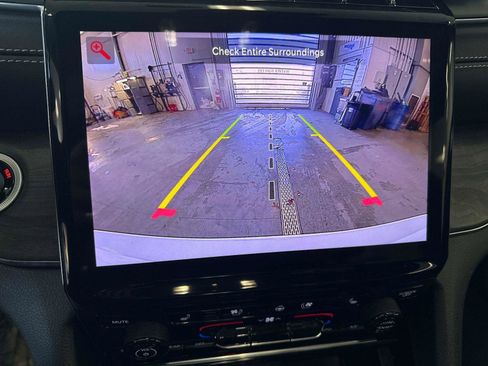 Used 2025 Jeep Grand Cherokee L Overland w/ Luxury Tech Group IV image 22