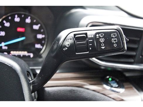 Used 2020 Ford Explorer Limited image 18