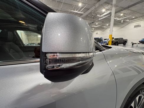 Used 2021 Toyota Highlander XLE AWD/4WD image 54