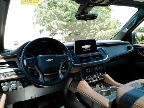 Certified 2021 Chevrolet Suburban High Country AWD/4WD image 9