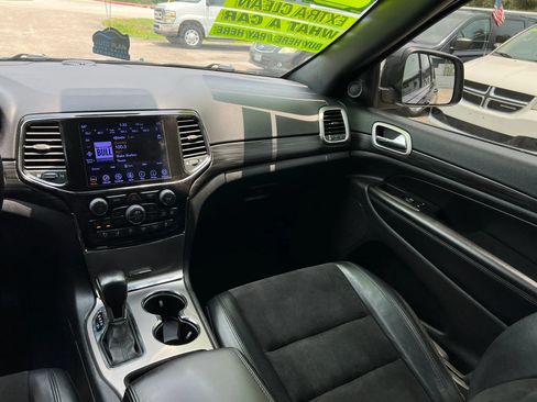 Used 2021 Jeep Grand Cherokee Laredo X RWD image 16