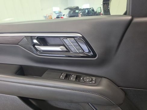 Used 2025 Chevrolet Suburban Z71 AWD/4WD image 21