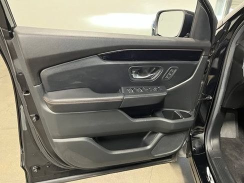Used 2025 Honda Pilot TrailSport image 24