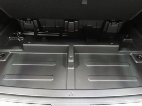 Used 2025 Chevrolet Suburban Premier image 43