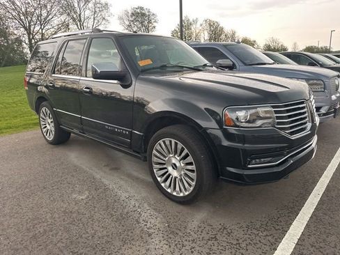 Used 2015 Lincoln Navigator 4WD image 3