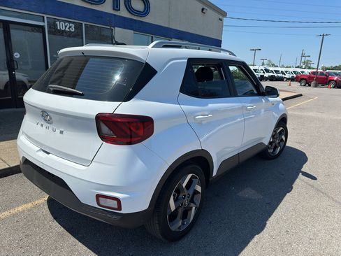 Used 2025 Hyundai Venue SEL image 5