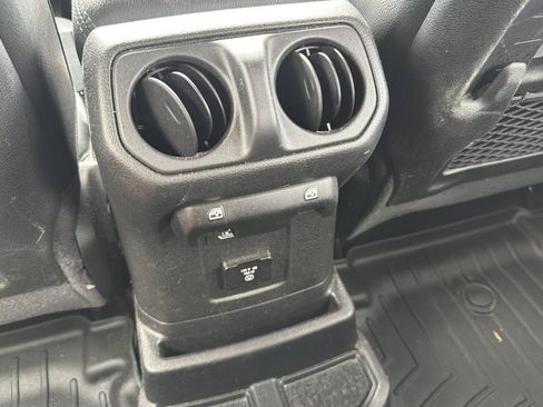 Used 2022 Jeep Wrangler Unlimited Rubicon 4xe w/ Cold Weather Group AWD/4WD image 17