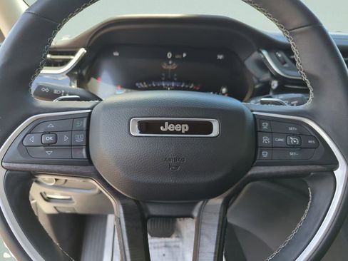 Used 2022 Jeep Grand Cherokee L Limited w/ Black Appearance Package AWD/4WD image 39