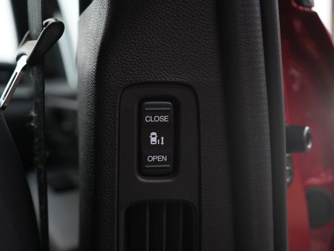 Used 2025 Honda Odyssey Sport-L image 14