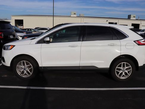 Used 2022 Ford Edge SEL w/ Convenience Package image 2
