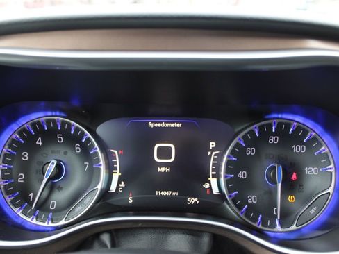 Used 2018 Chrysler Pacifica Touring-L Plus image 40